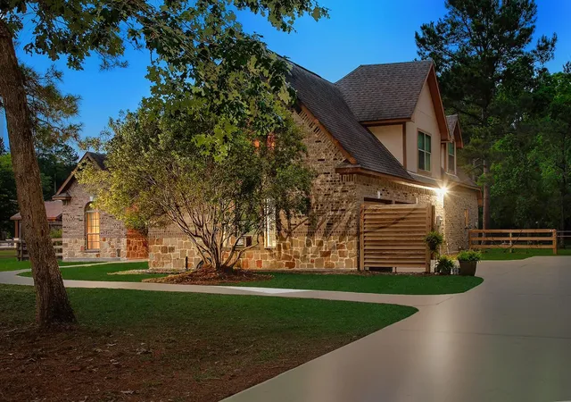 3rd image of 15636 Connie Ln, Montgomery, TX 77316 | MLS# 55262720