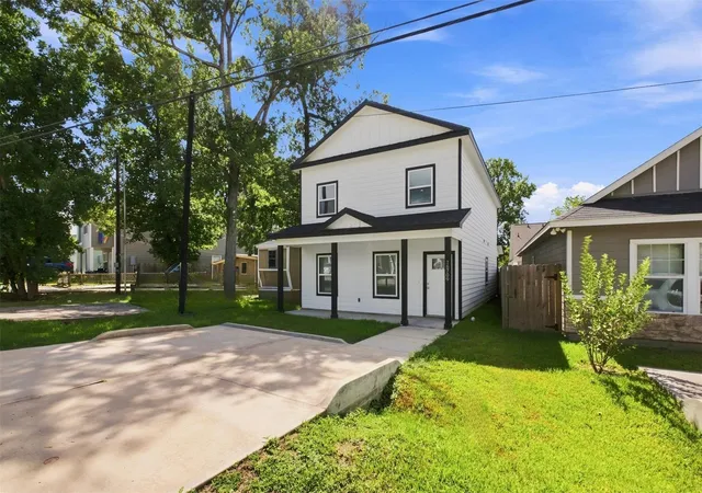 Photo 1 of Single family home for sale at 16709 Meadowcroft, Montgomery, TX 77316 | MLS# 60525199 | Listing updated on 2026-09-11