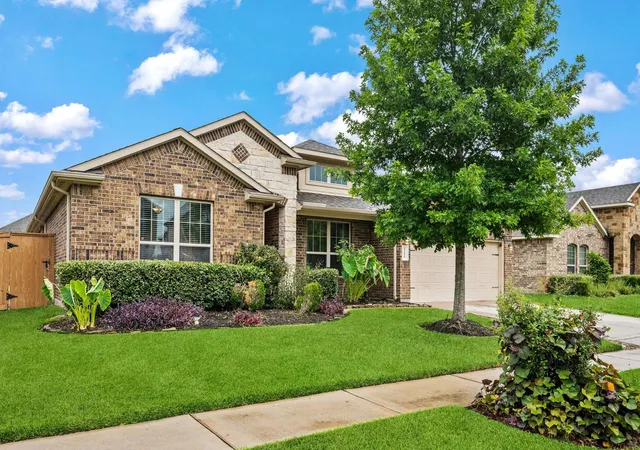 Photo 3 of Single family home for sale at 12019 Delwood Ter Dr, Humble, TX 77346 | MLS# 14548229 | Listing updated on 2026-08-29