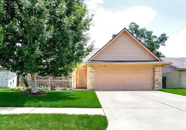 Photo 1 of Single family home for sale at 16923 Enchanted Cir W, Sugar Land, TX 77498 | MLS# 29280850 | Listing updated on 2026-08-15