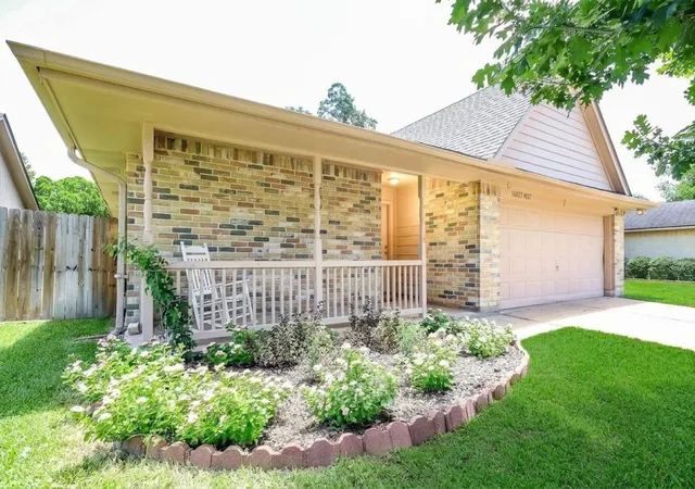 Photo 2 of Single family home for sale at 16923 Enchanted Cir W, Sugar Land, TX 77498 | MLS# 29280850 | Listing updated on 2026-08-15