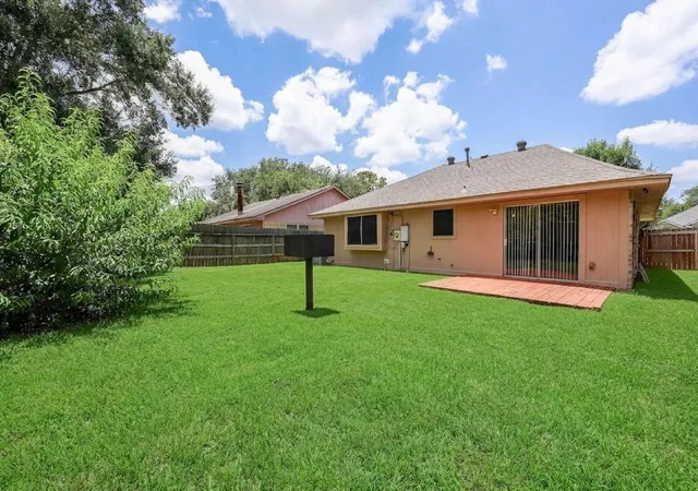 Photo 3 of Single family home for sale at 16923 Enchanted Cir W, Sugar Land, TX 77498 | MLS# 29280850 | Listing updated on 2026-08-15