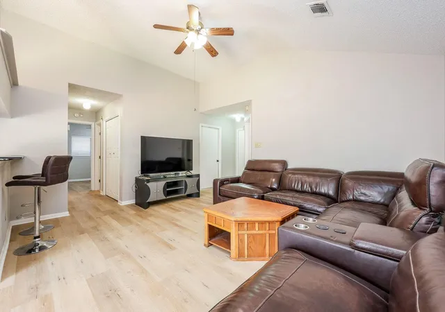 Photo 4 of Single family home for sale at 16923 Enchanted Cir W, Sugar Land, TX 77498 | MLS# 29280850 | Listing updated on 2026-08-15