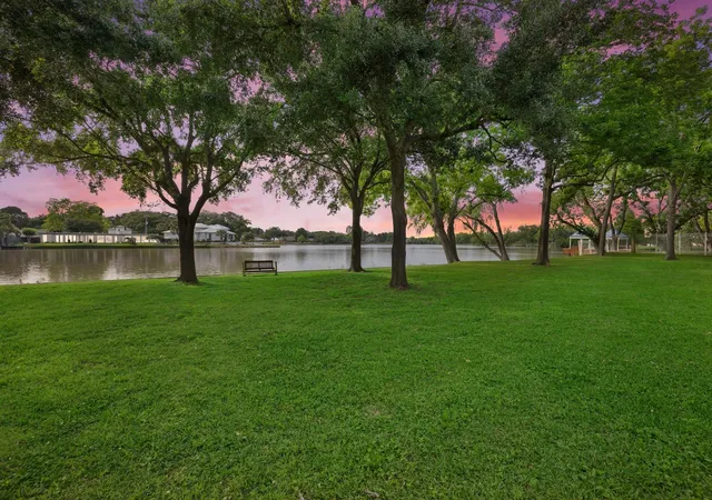 16th image of 1217 N Horseshoe Dr, Sugar Land, TX 77478 | MLS# 85138497
