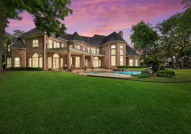 1st image of 1217 N Horseshoe Dr, Sugar Land, TX 77478 | MLS# 85138497
