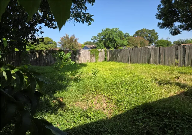 Photo 4 of Sale Pending at 802 Hartman Dr, Baytown, TX 77521 | MLS# 41040090 | Listing updated on 2026-09-15