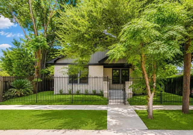 2nd image of 2602 Atlantic St, Houston, TX 77009 | MLS# 68882003