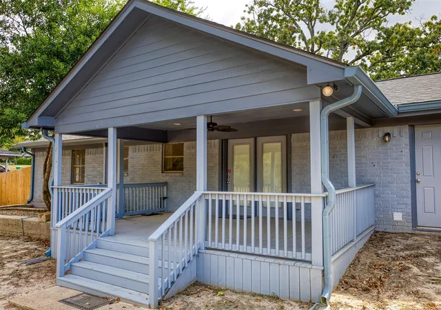 Photo 3 of Single family home for sale at 130 Hillcrest Dr, Palestine, TX 75801 | MLS# 19655376 | Listing updated on 2026-10-02