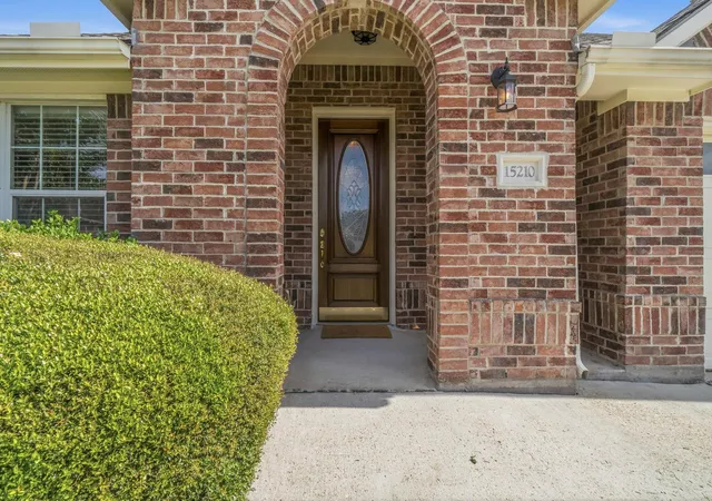 Photo 2 of Single family home for sale at 15210 Scenic Forest Dr, Conroe, TX 77384 | MLS# 15415220 | Listing updated on 2026-08-15
