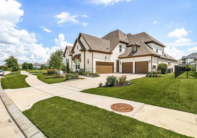 Photo 4 of Single family home for sale at 21315 Crescent Winged Dr, Cypress, TX 77433 | MLS# 31569610 | Listing updated on 2026-09-13