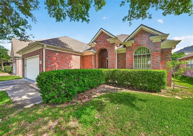 Photo 2 of Single family home for sale at 9846 N Villa Dr, Houston, TX 77064 | MLS# 59253991 | Listing updated on 2026-09-14