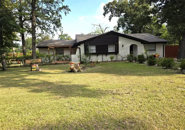 Photo 2 of Single family home for sale at 3748 Pin Oak Dr, Conroe, TX 77301 | MLS# 34351069 | Listing updated on 2026-09-13