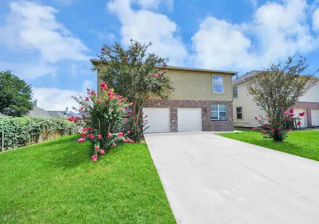 3rd image of 15503 Waldron Cir, Houston, TX 77084