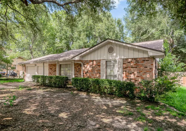 Photo 1 of Sale Pending at 427 Sunnyside St, Huntsville, TX 77320 | MLS# 22846405 | Listing updated on 2026-09-16
