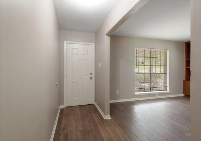 Photo 3 of Sale Pending at 427 Sunnyside St, Huntsville, TX 77320 | MLS# 22846405 | Listing updated on 2026-09-16