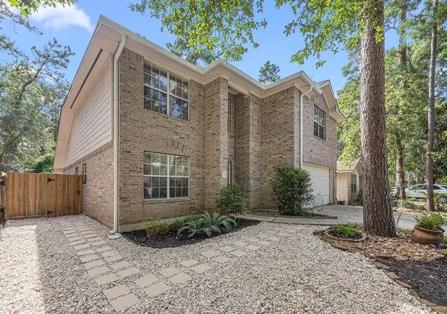 Photo 2 of Single family home for sale at 202 W Misty Dawn Dr, Conroe, TX 77385 | MLS# 80659959 | Listing updated on 2026-09-12