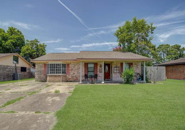 Single family home for sale at 157 Houston St, Angleton, TX 77515 | MLS# 73438136