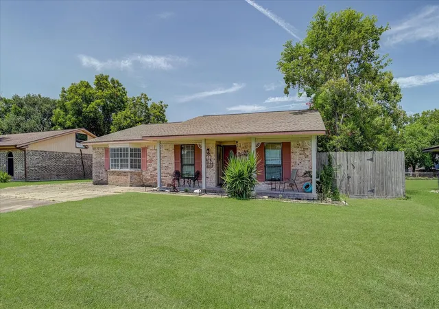 Photo 1 of Single family home for sale at 157 Houston St, Angleton, TX 77515 | MLS# 73438136 | Listing updated on 2026-09-21