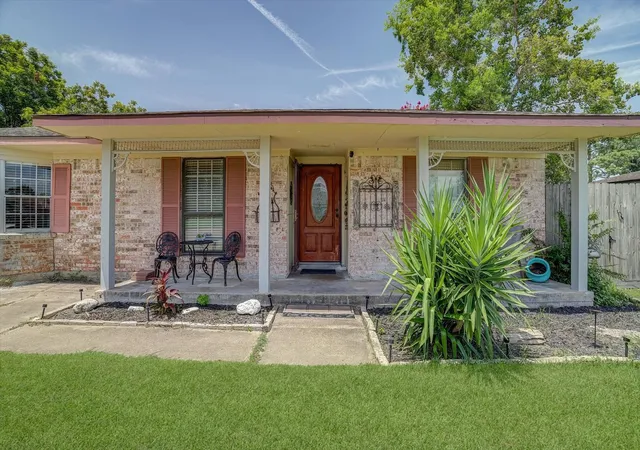 Photo 3 of Single family home for sale at 157 Houston St, Angleton, TX 77515 | MLS# 73438136 | Listing updated on 2026-09-21