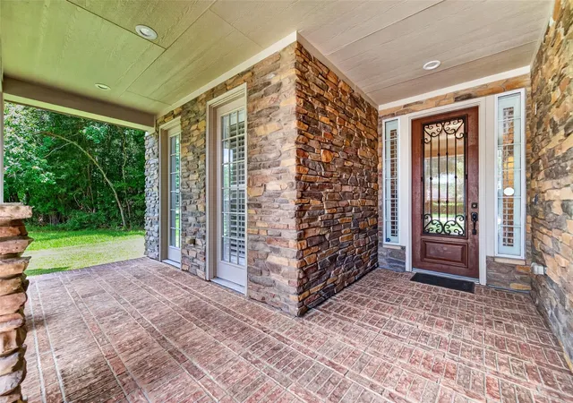 Photo 4 of Single family home for sale at 15818 Hunters Lake Way, Houston, TX 77044 | MLS# 91582850 | Listing updated on 2026-09-12