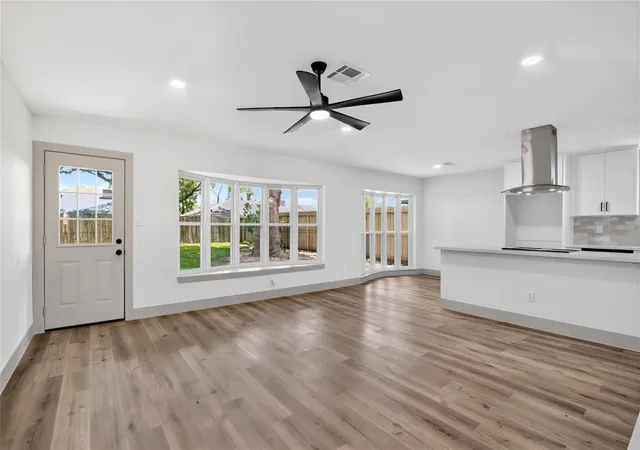 3rd image of 926 Buoy Rd, Houston, TX 77062 | MLS# 97621643