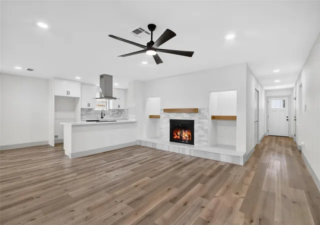 4th image of 926 Buoy Rd, Houston, TX 77062 | MLS# 97621643