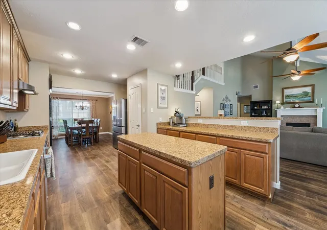 2nd image of 381 Oakshire Ct, League City, TX 77573 | MLS# 14087484