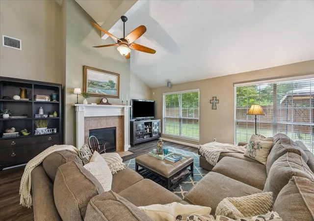 3rd image of 381 Oakshire Ct, League City, TX 77573 | MLS# 14087484