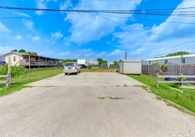 Photo 1 of Land for sale at 936 13th Street, Dickinson, TX 77539 | MLS# 81842527 | Listing updated on 2026-08-17