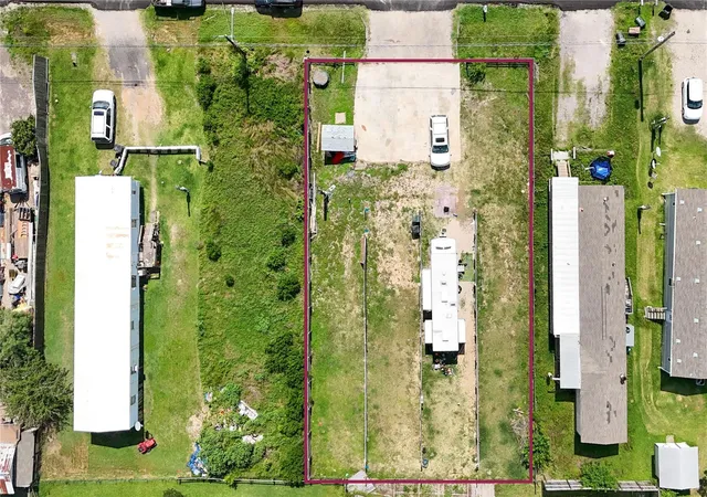 Photo 2 of Land for sale at 936 13th Street, Dickinson, TX 77539 | MLS# 81842527 | Listing updated on 2026-08-17