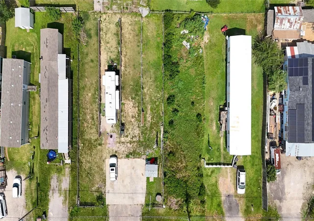 Photo 4 of Land for sale at 936 13th Street, Dickinson, TX 77539 | MLS# 81842527 | Listing updated on 2026-08-17