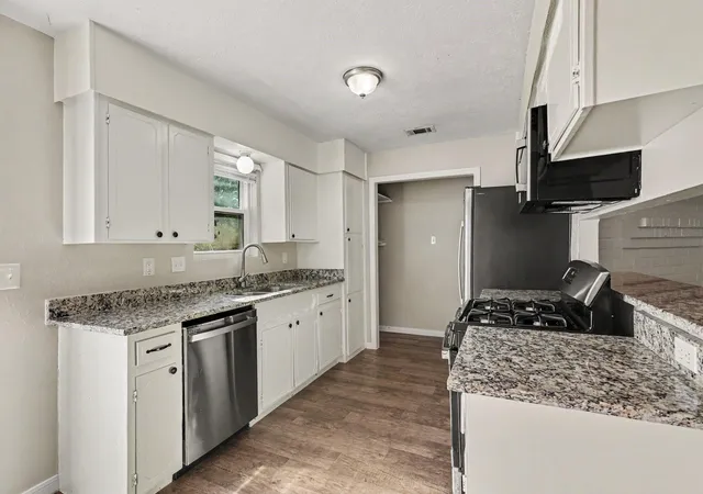 5th image of 24514 Red Deer Dr, Huffman, TX 77336 | MLS# 9946698