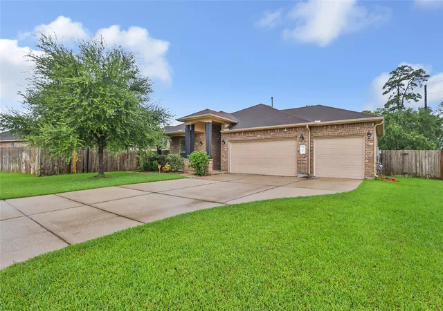 Photo 3 of Single family home for sale at 2207 Antler Trails Dr, Crosby, TX 77532 | MLS# 13362177 | Listing updated on 2026-09-13