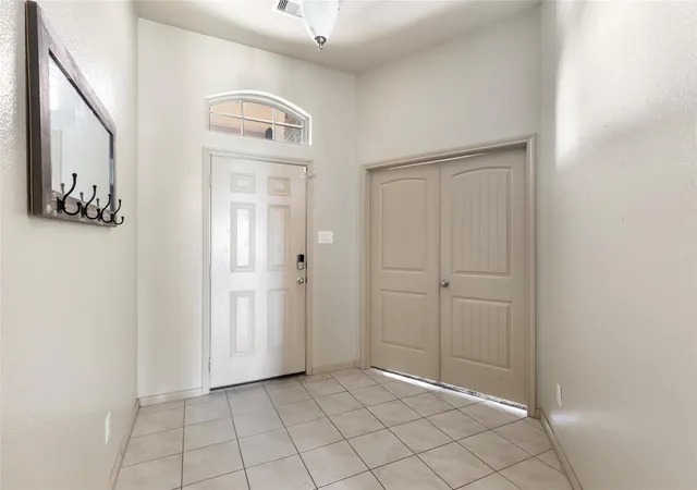 Photo 4 of Single family home for sale at 2207 Antler Trails Dr, Crosby, TX 77532 | MLS# 13362177 | Listing updated on 2026-09-13