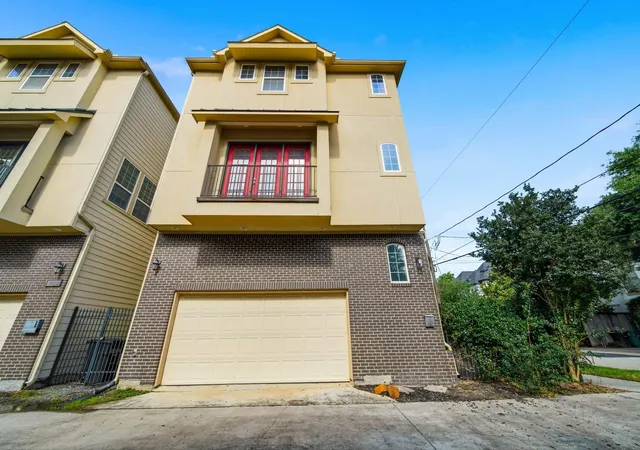 Photo 1 of Sale Pending at 5525 Petty St #A, Houston, TX 77007 | MLS# 42623728 | Listing updated on 2026-08-11