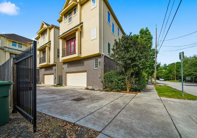 Photo 3 of Sale Pending at 5525 Petty St #A, Houston, TX 77007 | MLS# 42623728 | Listing updated on 2026-08-11