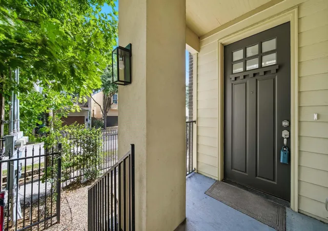 Photo 3 of Sale Pending at 5525 Petty St #A, Houston, TX 77007 | MLS# 42623728 | Listing updated on 2026-08-11