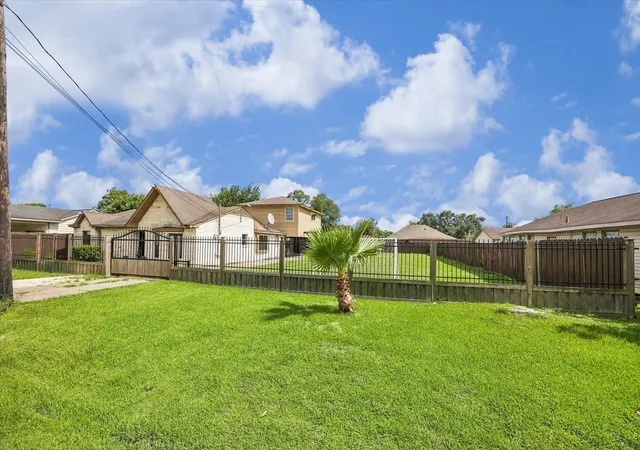 2nd image of 511 Avenue I, South Houston, TX 77587 | MLS# 31759243