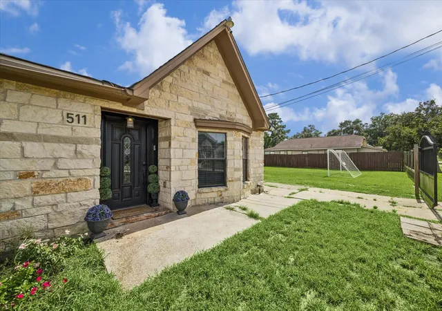 3rd image of 511 Avenue I, South Houston, TX 77587 | MLS# 31759243