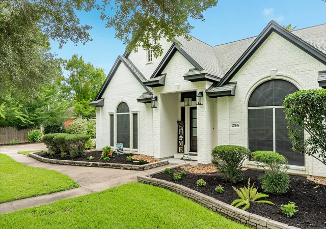 Photo 3 of Single family home for sale at 294 Timbercreek Dr, Lake Jackson, TX 77566 | MLS# 37140857 | Listing updated on 2026-09-19