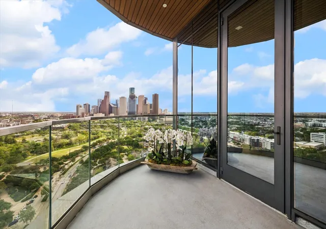 Photo 1 of Sale Pending at 1711 Allen Pkwy #2106, Houston, TX 77019 | MLS# 45774076 | Listing updated on 2026-08-12