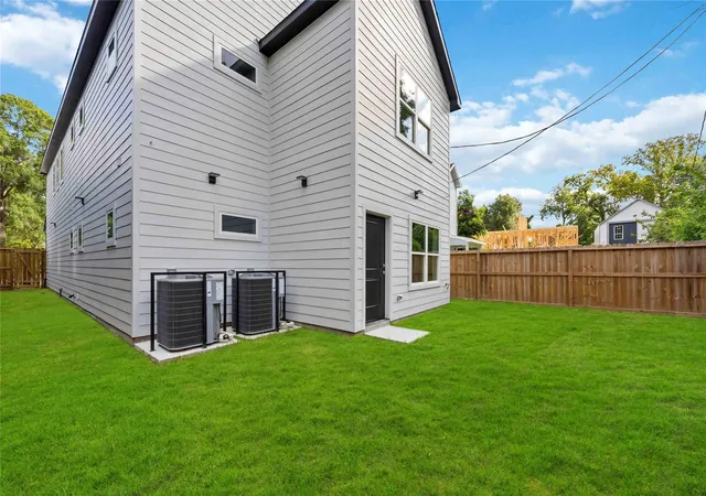 17th image of 959 Ringold St #A/B, Houston, TX 77088 | MLS# 43231879