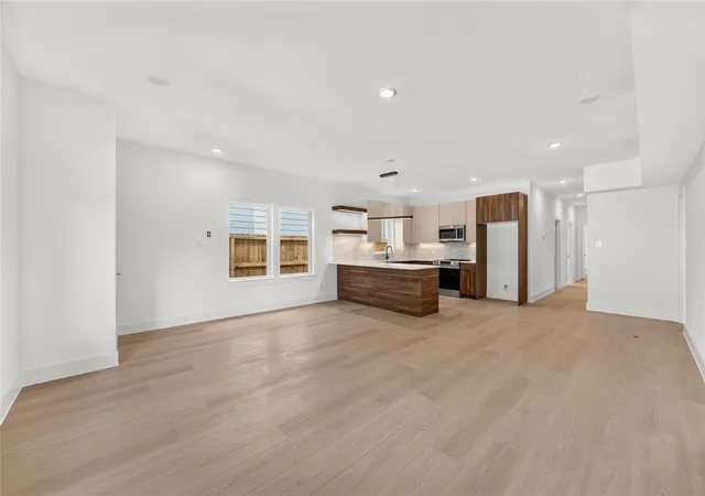 2nd image of 959 Ringold St #A/B, Houston, TX 77088 | MLS# 43231879