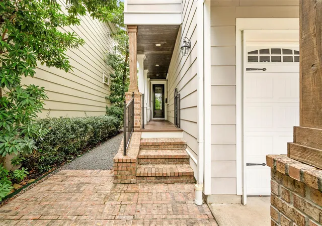 Photo 2 of Single family home for sale at 412 W 25th Street, Houston, TX 77008 | MLS# 9431402 | Listing updated on 2026-09-15