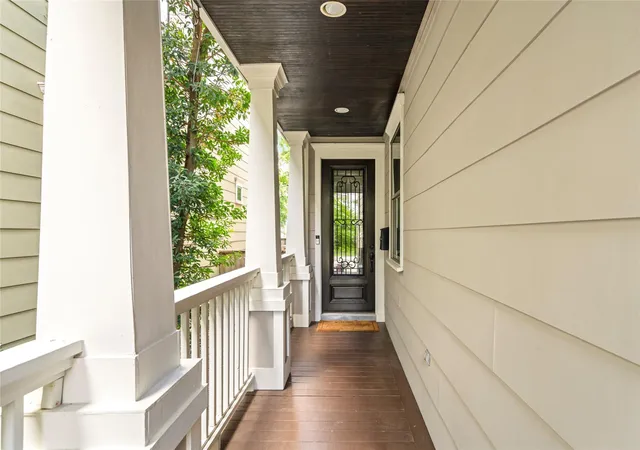 Photo 3 of Single family home for sale at 412 W 25th Street, Houston, TX 77008 | MLS# 9431402 | Listing updated on 2026-09-15
