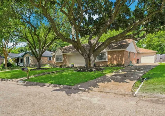 Photo 1 of Single family home for sale at 11707 Moltere Dr, Houston, TX 77065 | MLS# 39442142 | Listing updated on 2026-09-16