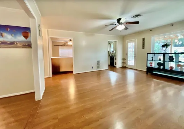 4th image of 8306 Hazen St, Houston, TX 77036 | MLS# 13972993