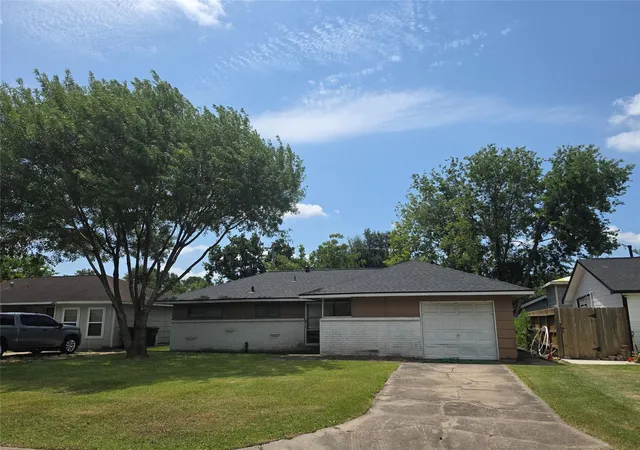 2nd image of 10118 Lafferty Oaks St, Houston, TX 77013 | MLS# 32641547