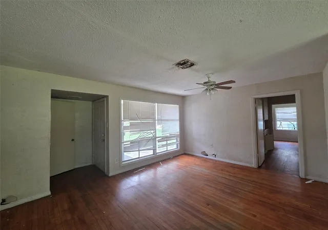 3rd image of 10118 Lafferty Oaks St, Houston, TX 77013 | MLS# 32641547