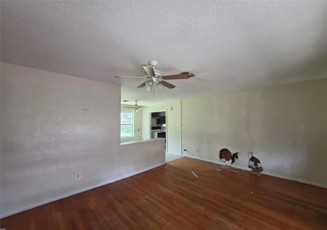 4th image of 10118 Lafferty Oaks St, Houston, TX 77013 | MLS# 32641547